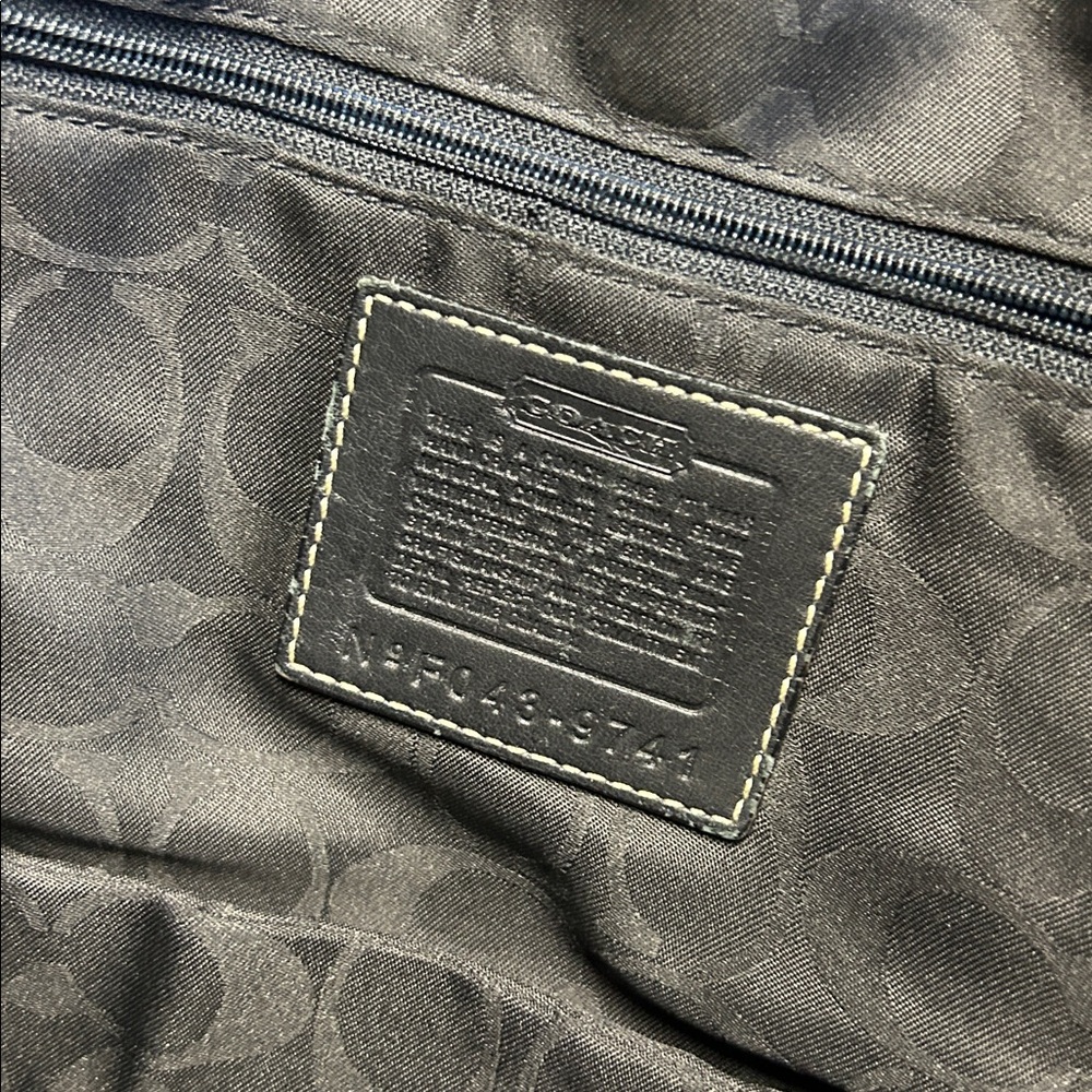 Elegant Black Coach Leather Buckle Shoulder Bag - Picture 5 of 6